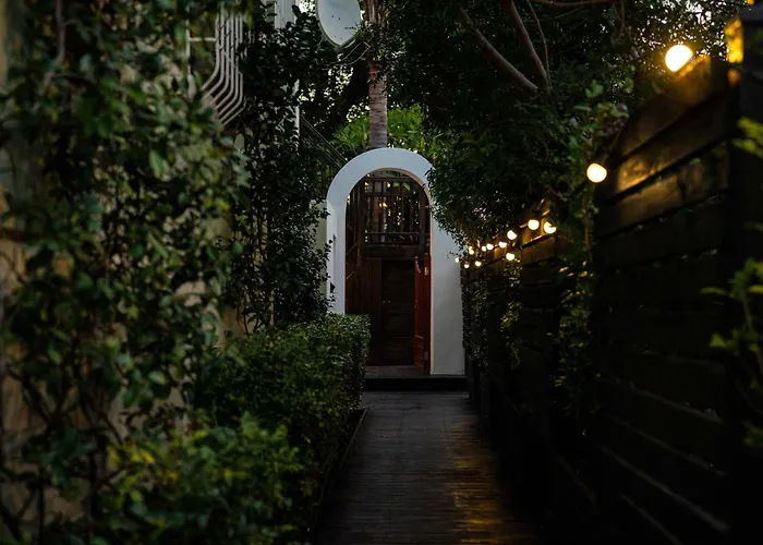 Green Point\'S Pod - Indulge In An Urban Oasis