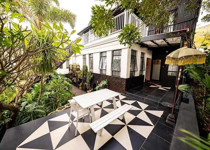 Green Point\'S Pod - Indulge In An Urban Oasis
