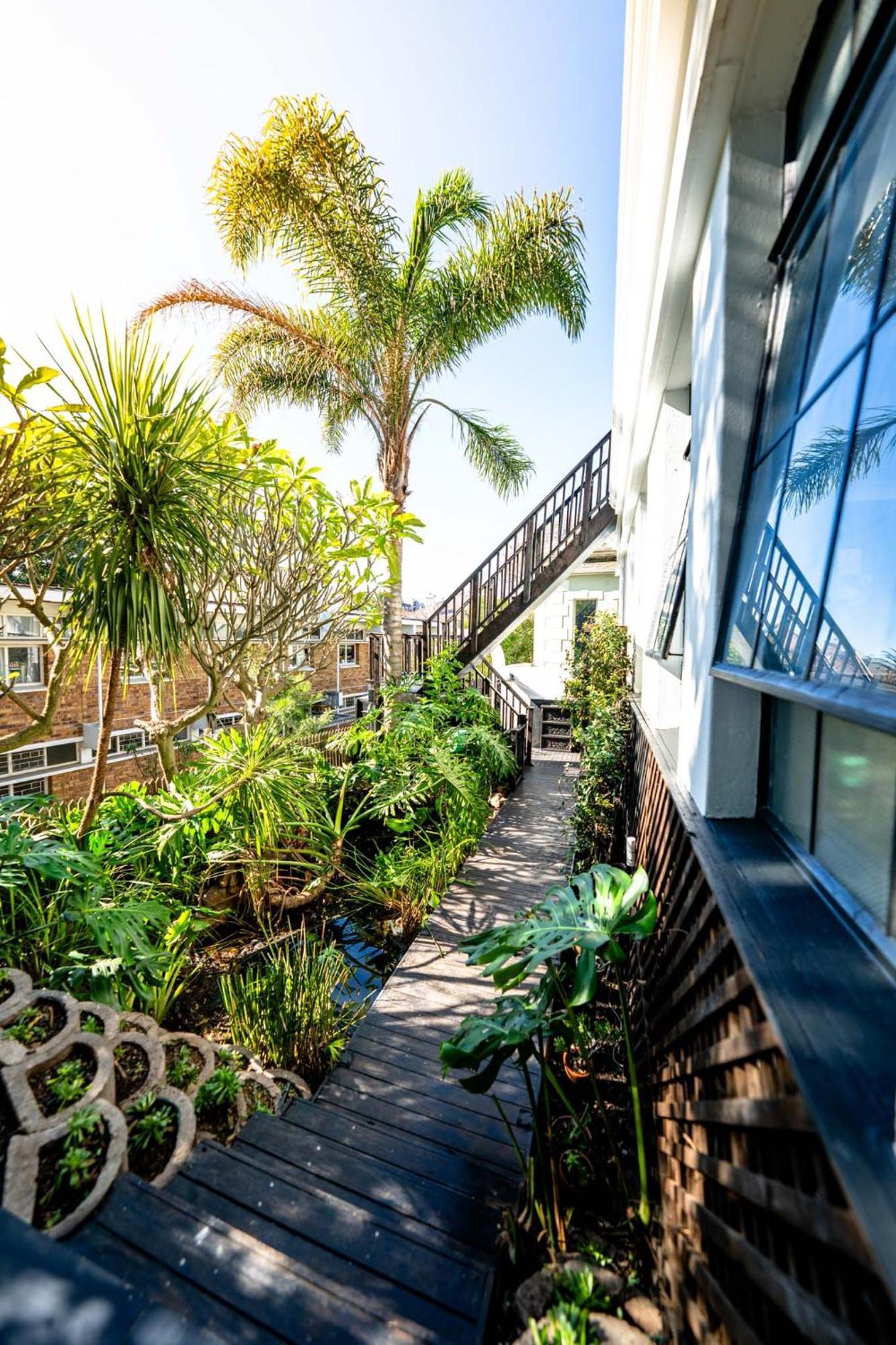 Point's Pod - Indulge In An Urban Oasis